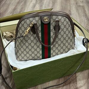 Gucci Beige and Green Shoulder Bag